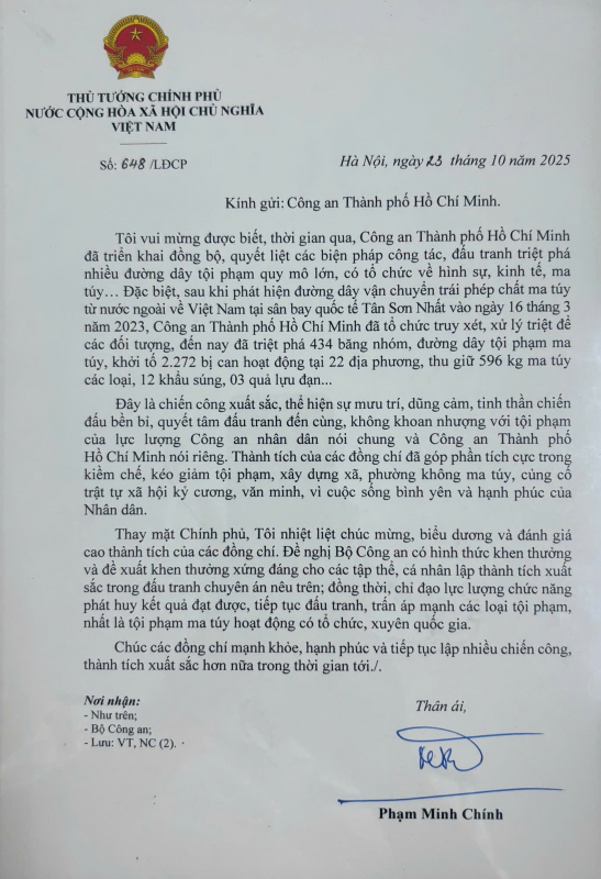 Tập thể Công an TP Hồ Chí Minh và nhiều cá nhân nhận các phần thưởng cao quý  -0