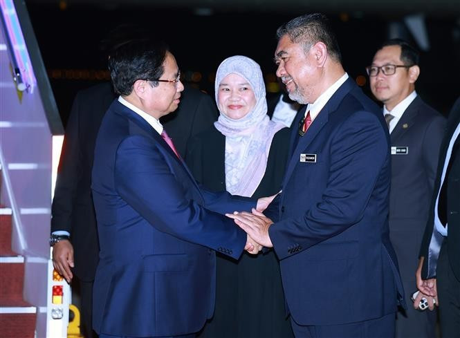 Thủ tướng tới Kuala Lumpur, bắt đầu chuyến công tác dự Hội nghị cấp cao ASEAN -0