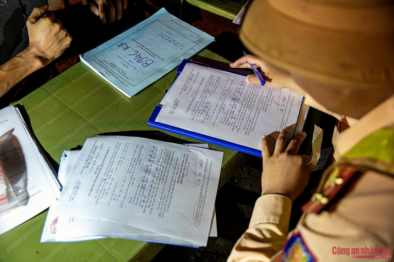 Gần 2.500 tài xế dính cồn tối thứ bảy -0