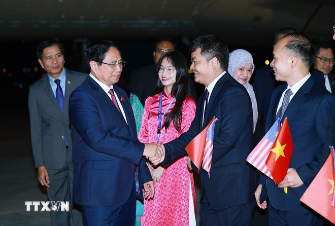 Thủ tướng tới Kuala Lumpur, bắt đầu chuyến công tác dự Hội nghị cấp cao ASEAN -0