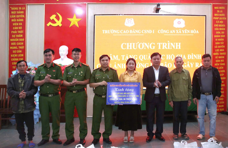Nhiều hoạt động ý nghĩa của Trường Cao đẳng CSND I tại địa bàn bị lũ lụt Nghệ An, Hà Tĩnh -2