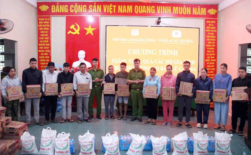 Nhiều hoạt động ý nghĩa của Trường Cao đẳng CSND I tại địa bàn bị mưa bão Nghệ An, Hà Tĩnh -0