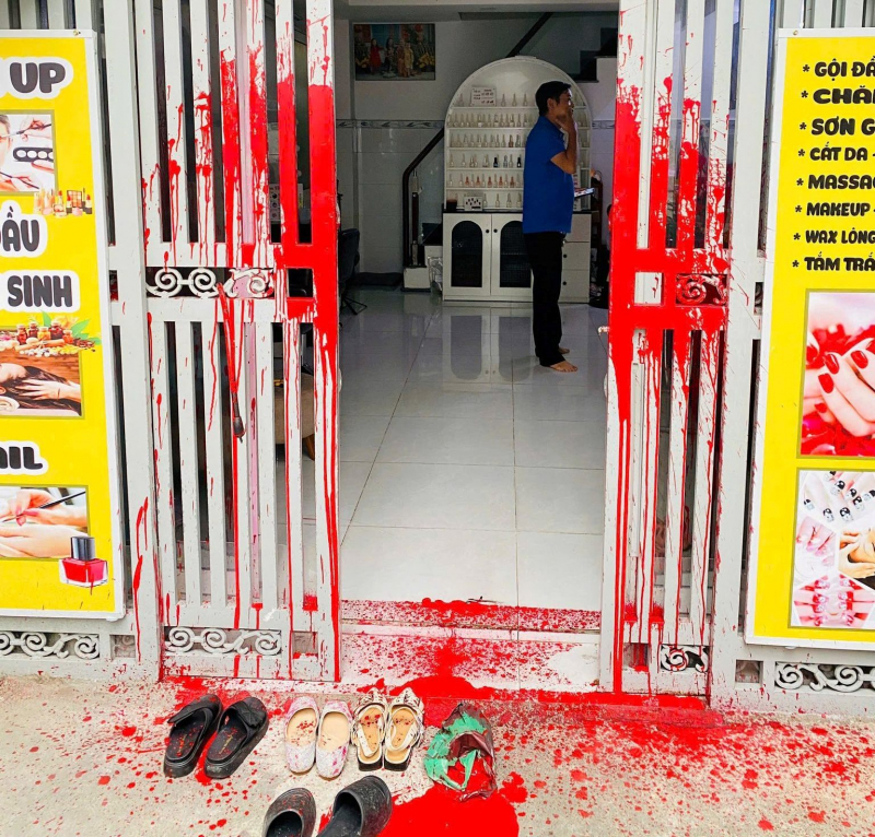 Bắt nhanh đối tượng tạt sơn nhà dân -2