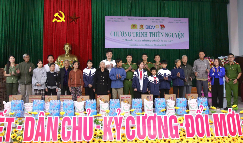 Nhiều hoạt động ý nghĩa của Trường Cao đẳng CSND I tại địa bàn bị mưa bão Nghệ An, Hà Tĩnh -0