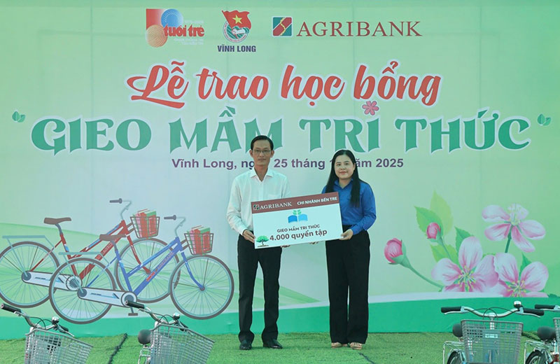 Agribank Chi nhánh Phú Nhuận trao học bổng “Gieo mầm tri thức” tại tỉnh Vĩnh Long -0