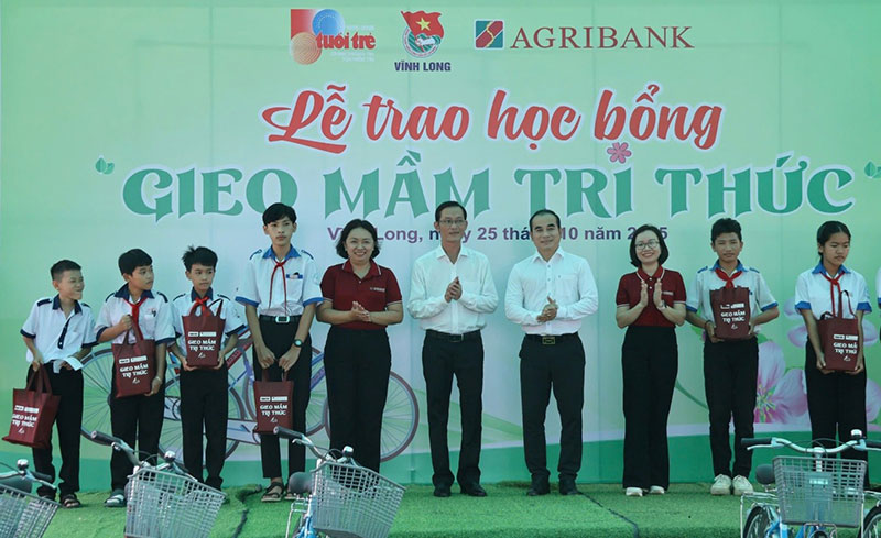 Agribank Chi nhánh Phú Nhuận trao học bổng “Gieo mầm tri thức” tại tỉnh Vĩnh Long -0