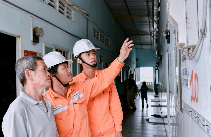 EVNSPC cảnh báo khẩn về an toàn điện do triều cường dâng cao -0