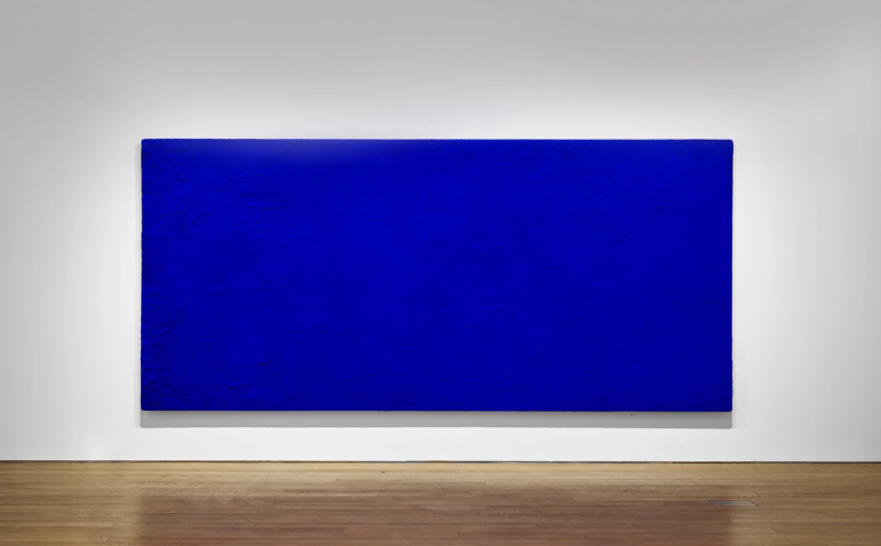 Bức tranh đơn sắc của hoạ sĩ người Pháp được đấu giá 21,4 triệu USD -0