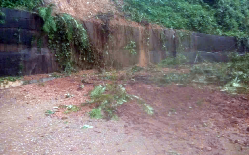 Gần 600 hộ dân tại vùng cao Đà Nẵng bị cô lập do sạt lở -0