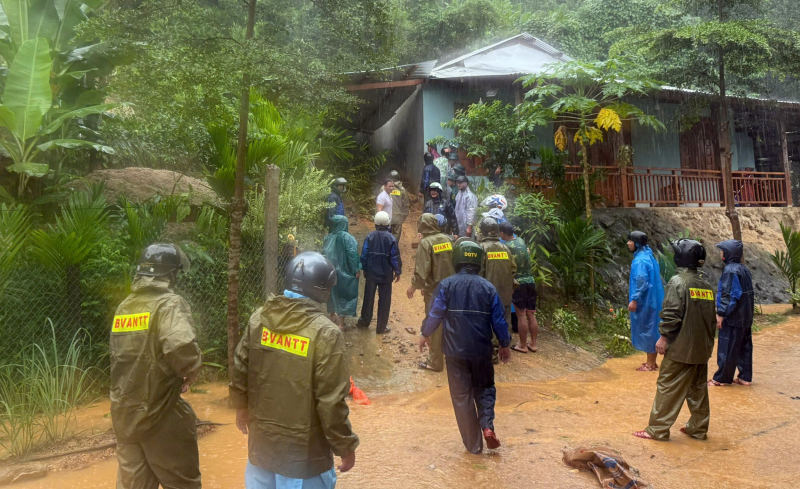 Gần 600 hộ dân tại vùng cao Đà Nẵng bị cô lập do sạt lở -0