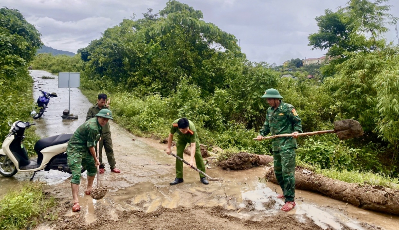 Công an Quảng Trị chủ động ứng phó mưa lớn, giúp dân đảm bảo an toàn -0