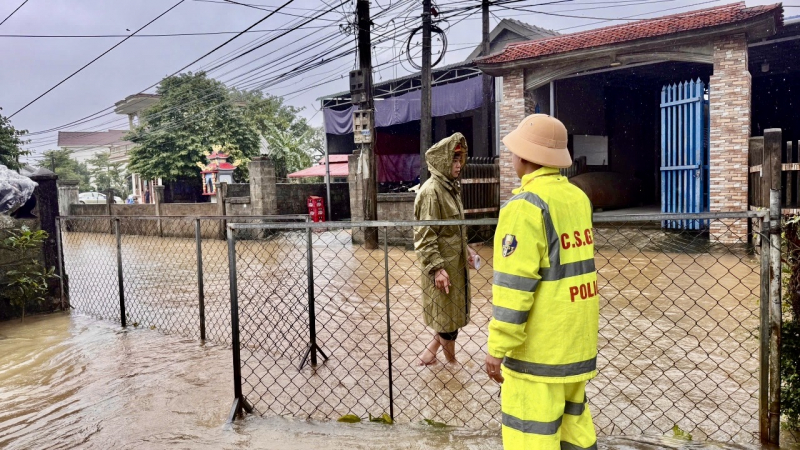 Công an Quảng Trị chủ động ứng phó mưa lớn, giúp dân đảm bảo an toàn -0
