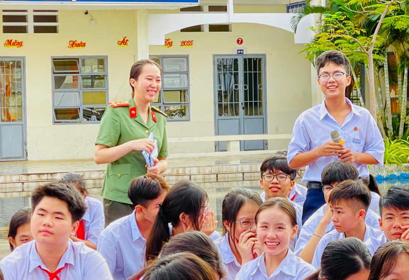 Lan tỏa chiến dịch “Không một mình - Cùng nhau an toàn trực tuyến” -0