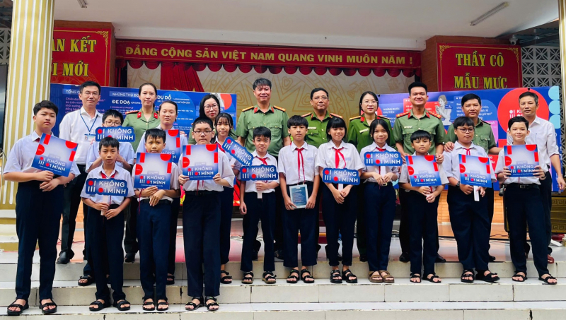 Lan tỏa chiến dịch “Không một mình - Cùng nhau an toàn trực tuyến” -0