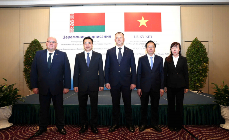 Công an TP Hồ Chí Minh và Sở Nội vụ tỉnh Brest (Belarus) ký kết Bản ghi nhớ hợp tác -2