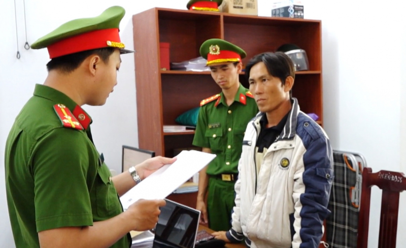 Bị phản đòn khi mang dao đến nhà 