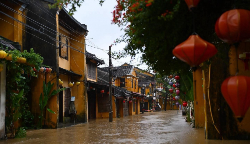 น้ำท่วมเมืองโบราณฮอยอันเพิ่มสูงข้ามคืน น้ำท่วมถนนหลายสาย -2