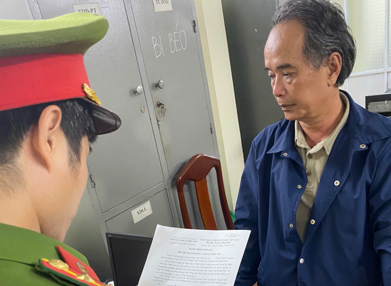 Bắt khẩn cấp đối tượng đánh tài xế taxi trên lề phố ở Nha Trang -0