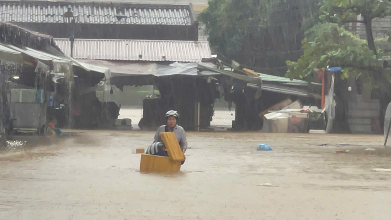 น้ำท่วมเมืองโบราณฮอยอันเพิ่มสูงข้ามคืน น้ำท่วมถนนหลายสาย -4
