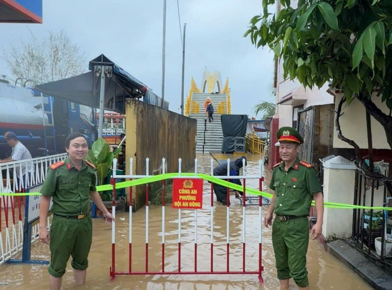 น้ำท่วมเมืองโบราณฮอยอันเพิ่มสูงข้ามคืน น้ำท่วมถนนหลายสาย -0