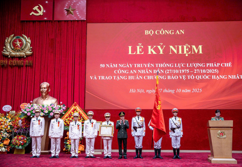 Xây dựng đội ngũ cán bộ pháp chế có bản lĩnh chính trị vững vàng, tận trung với Đảng, tận hiếu với dân -0