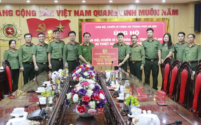 Công an TP Hà Nội hỗ trợ 500 triệu đồng giúp CBCS và nhân dân Nghệ An khắc phục hậu quả bão lũ -0