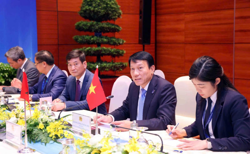 Minister Luong Tam Quang hosts Moroccan Justice Minister -0