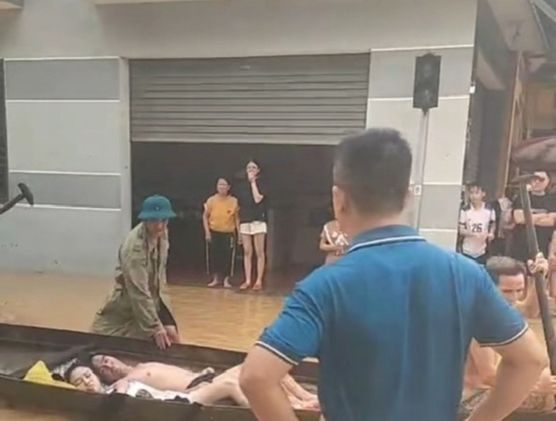 Đà Nẵng: 8 người trong một gia đình nghi bị ngạt khí do máy nổ ở Điện Bàn Tây -0