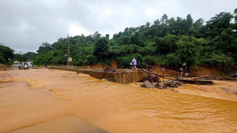 Un pod eolian temporar blochează fluxul, locuitorii din Khe Sanh sunt afectați de inundații -0