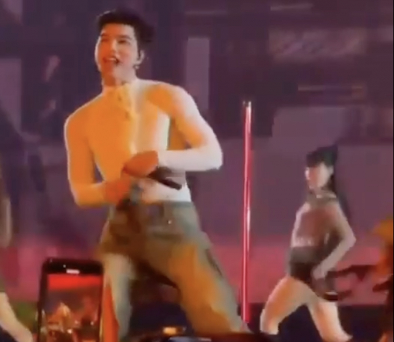 Âm nhạc lệch chuẩn và “vũng lầy giải trí rẻ tiền” -0