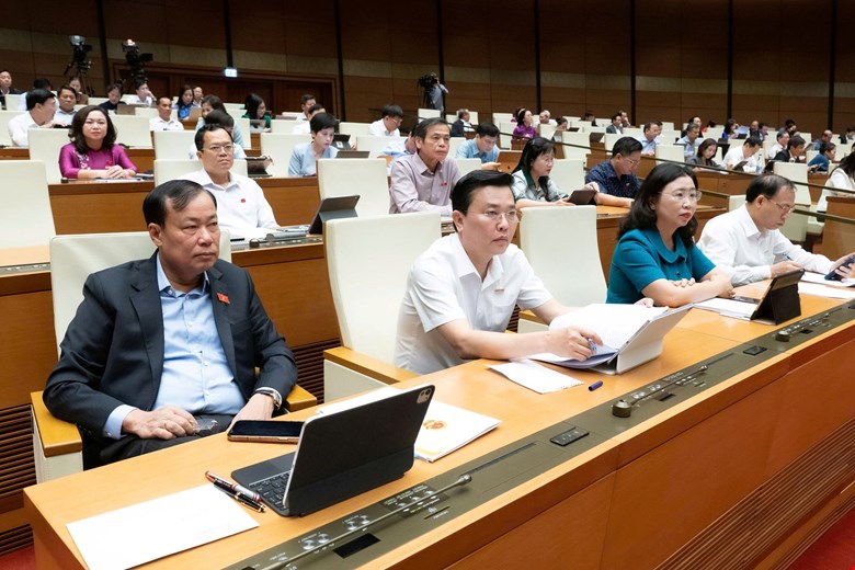 Đề xuất tăng lương để công chức không bị nặng gánh 