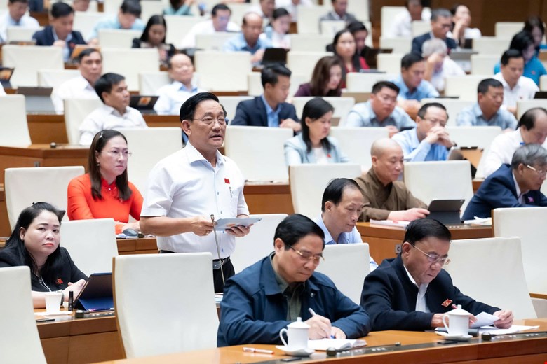 Đề xuất tăng lương để công chức không bị nặng gánh 