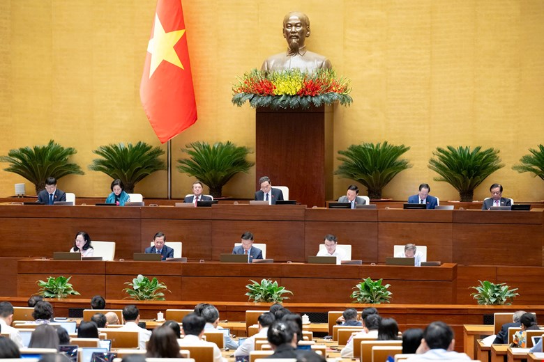 Đề xuất tăng lương để công chức không bị nặng gánh 