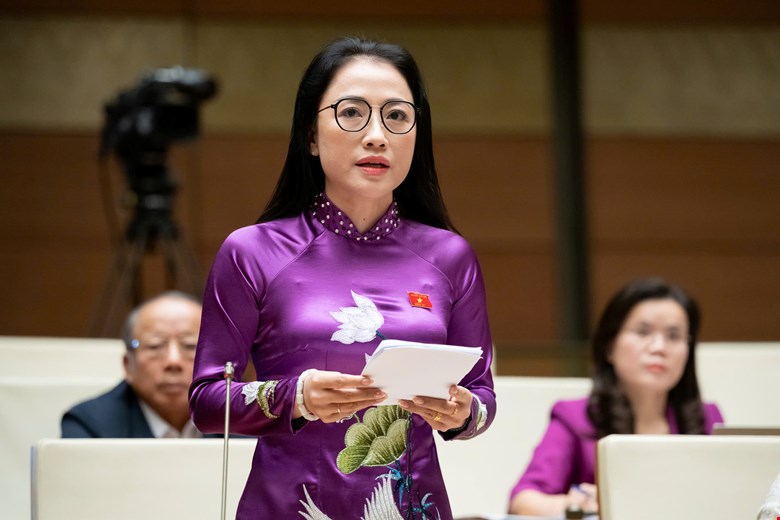 Thị trường vàng phức tạp, bạo lực học đường, hành hung nhân viên y tế gây bức xúc -0