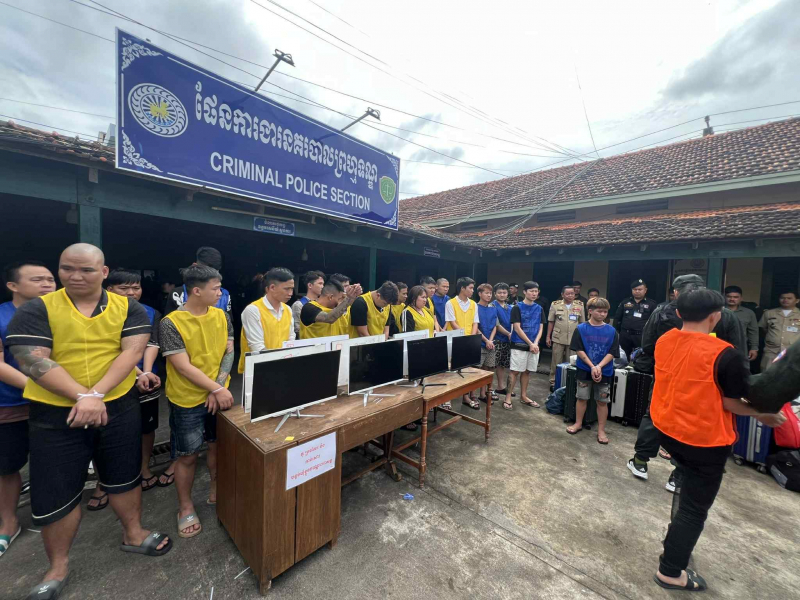 Thứ trưởng Nguyễn Văn Long hội đàm với Tổng cục trưởng Tổng cục Công an quốc gia, Bộ Nội vụ Campuchia -1