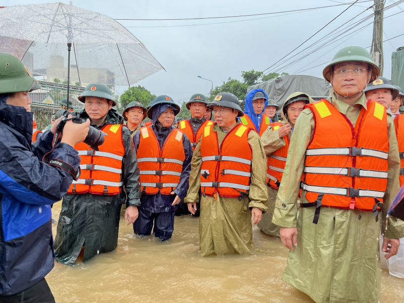 Phó Thủ tướng Trần Hồng Hà chỉ đạo khẩn công tác ứng phó mưa lũ lịch sử tại Đà Nẵng -0