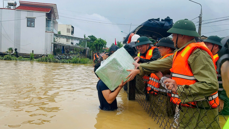 Phó Thủ tướng Trần Hồng Hà chỉ đạo khẩn công tác ứng phó mưa lũ lịch sử tại Đà Nẵng -0
