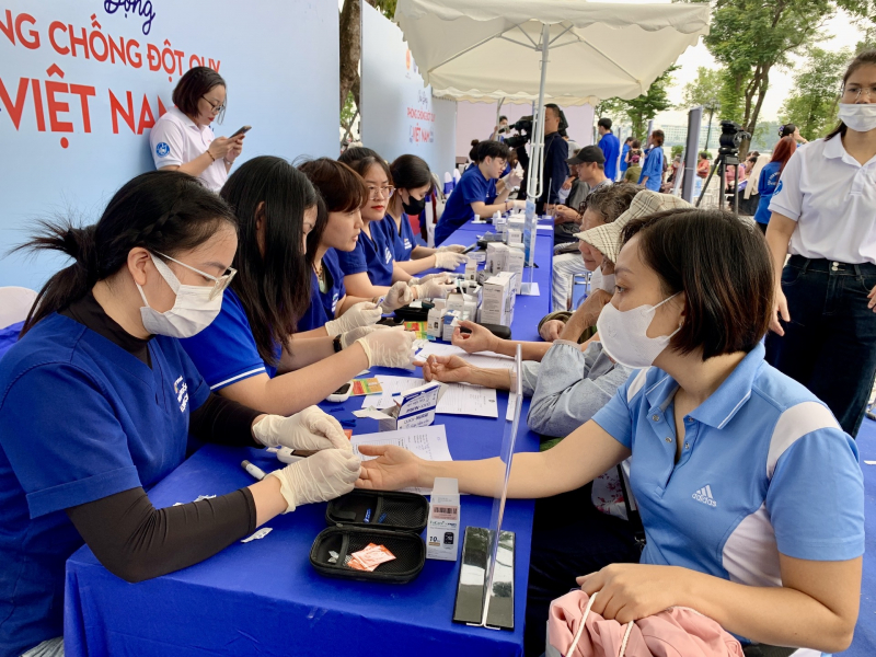 Gần 170.000 ca đột quỵ tử vong mỗi năm, bệnh ngày càng trẻ hoá  -0