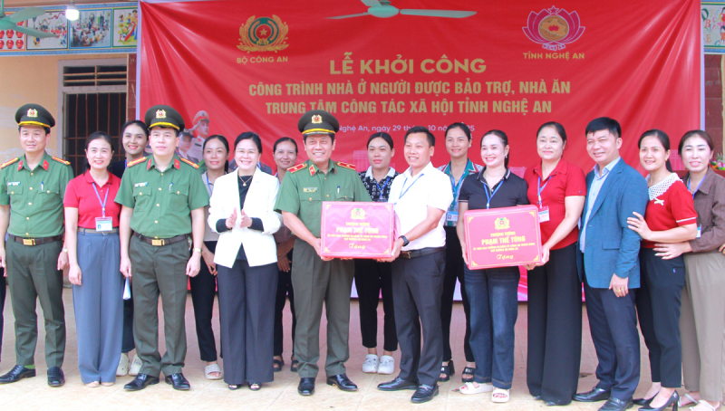 Thứ trưởng Phạm Thế Tùng dự Lễ khởi công xây dựng Toà nhà khám chữa bệnh Trung tâm y tế Tương Dương -0