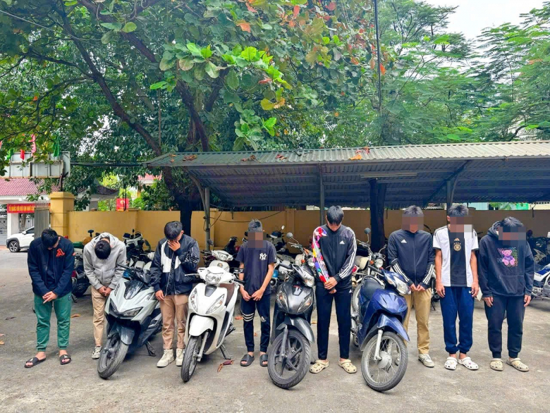 Phạt gần 25 triệu nhóm thanh niên ngông nghênh vi phạm giao thông -0