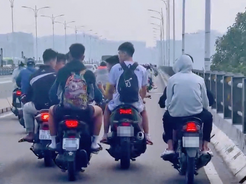 Phạt gần 25 triệu nhóm thanh niên ngông nghênh vi phạm giao thông -0