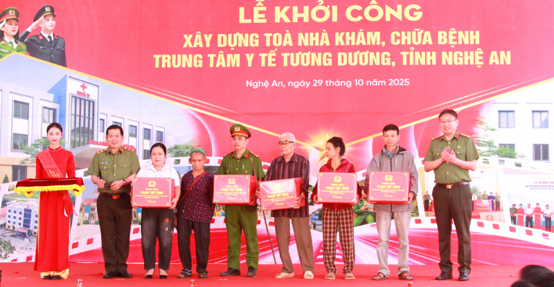 Thứ trưởng Phạm Thế Tùng dự Lễ khởi công xây dựng Toà nhà khám chữa bệnh Trung tâm y tế Tương Dương -0