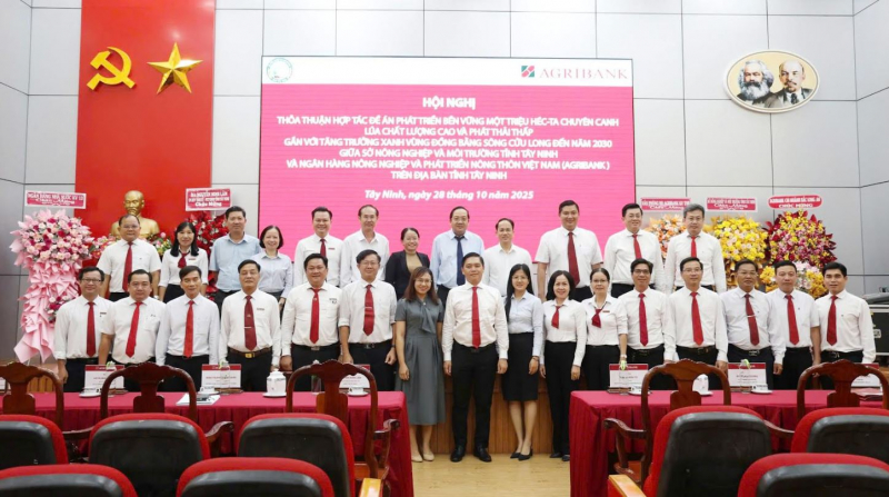 Ký kết thỏa thuận hợp tác giữa Sở NN&MT Tây Ninh với các Chi nhánh Agribank trên địa bàn -0