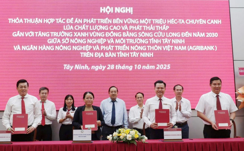 Ký kết thỏa thuận hợp tác giữa Sở NN&MT Tây Ninh với các Chi nhánh Agribank trên địa bàn -0