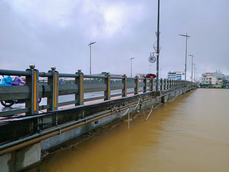 Quang Ngai: Säkerhetsvarning för Chau O-bron på riksväg 1 på grund av stigande översvämningsvatten -0