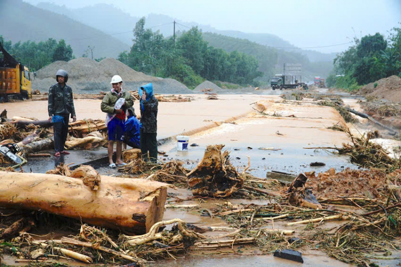 Phó Thủ tướng Trần Hồng Hà kiểm tra và chỉ đạo khắc phục sạt lở trên tuyến cao tốc La Sơn – Hòa Liên -0
