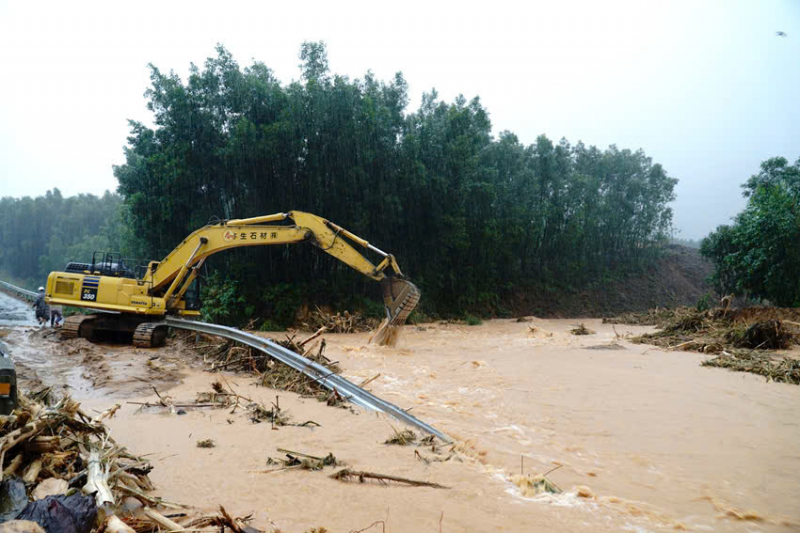 Phó Thủ tướng Trần Hồng Hà kiểm tra và chỉ đạo khắc phục sạt lở trên tuyến cao tốc La Sơn – Hòa Liên -0
