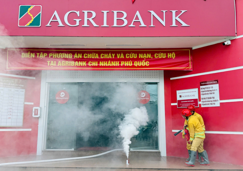 Agribank chi nhánh Phú Quốc tổ chức diễn tập PCCC năm 2025 -0