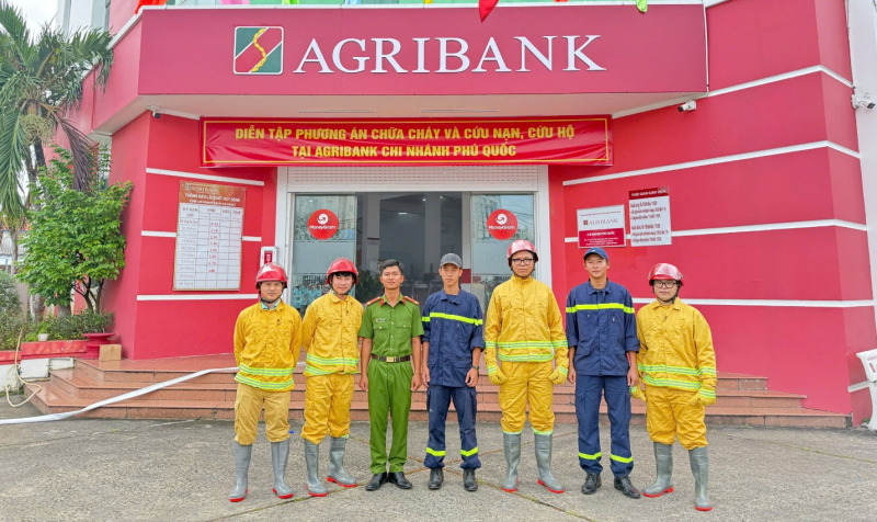 Agribank chi nhánh Phú Quốc tổ chức diễn tập PCCC năm 2025 -1