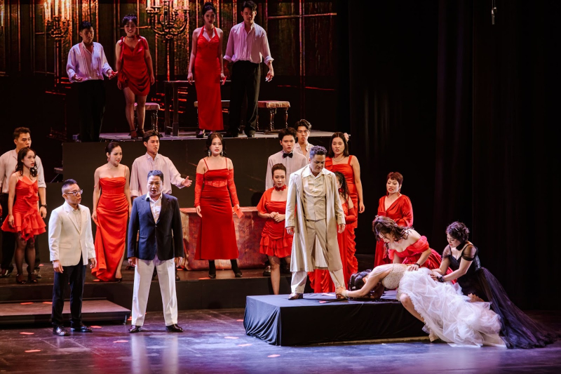 Khán giả Thủ đô “hòa mình” vào dòng chảy cảm xúc mãnh liệt của La Traviata -6